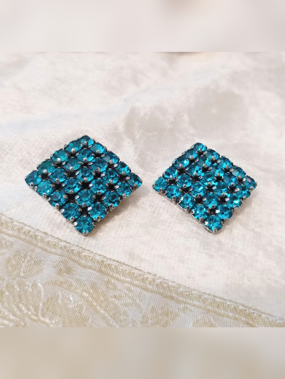 Vintage Dramatic 1950s Teal Rhinestone Clip-on Earrings